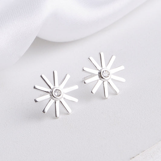 Luxyin Sparkling Sun Stud Earrings - 925 Silver