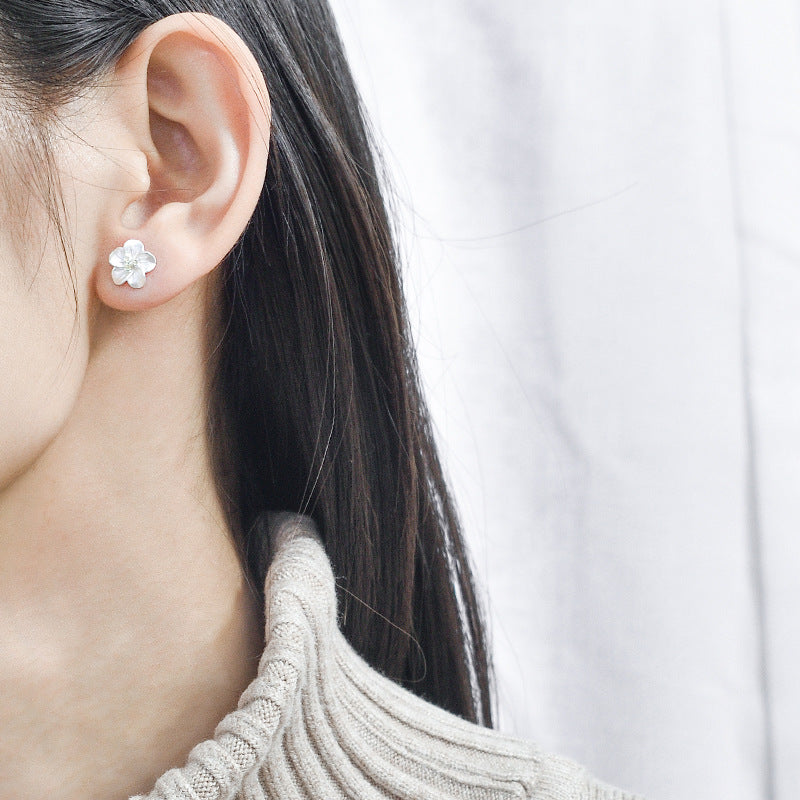 Luxyin S925 Sterling Silver Sparkling Flower Stud Earrings
