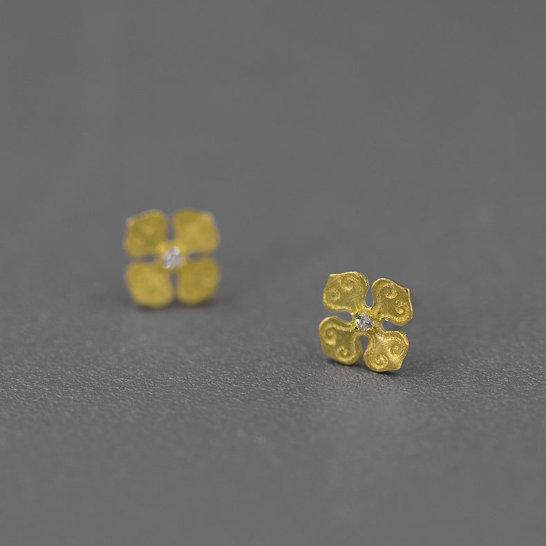 Luxyin Dazzling Bloom Sterling Silver Stud Earrings
