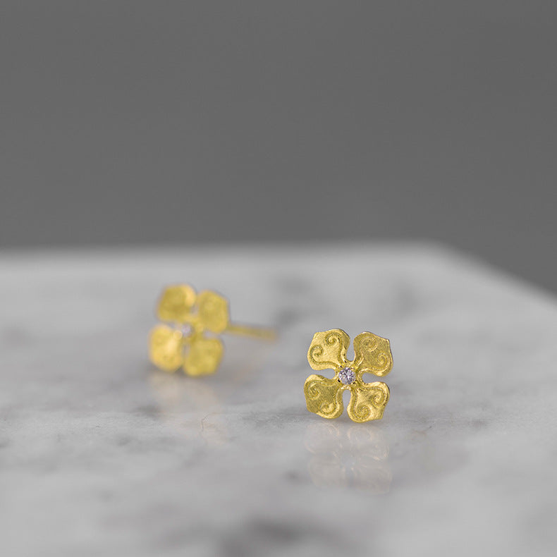 Luxyin Dazzling Bloom Sterling Silver Stud Earrings
