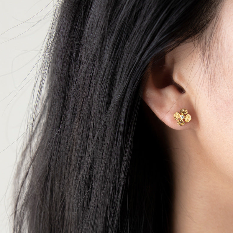 Luxyin Dazzling Bloom Sterling Silver Stud Earrings