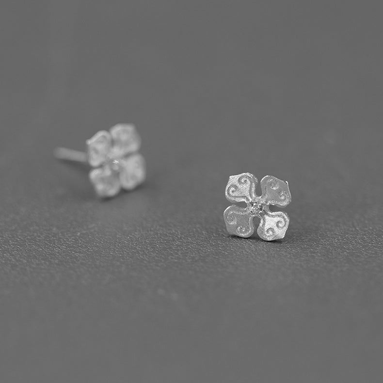 Luxyin Dazzling Bloom Sterling Silver Stud Earrings