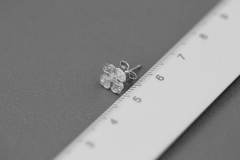 Luxyin Dazzling Bloom Sterling Silver Stud Earrings