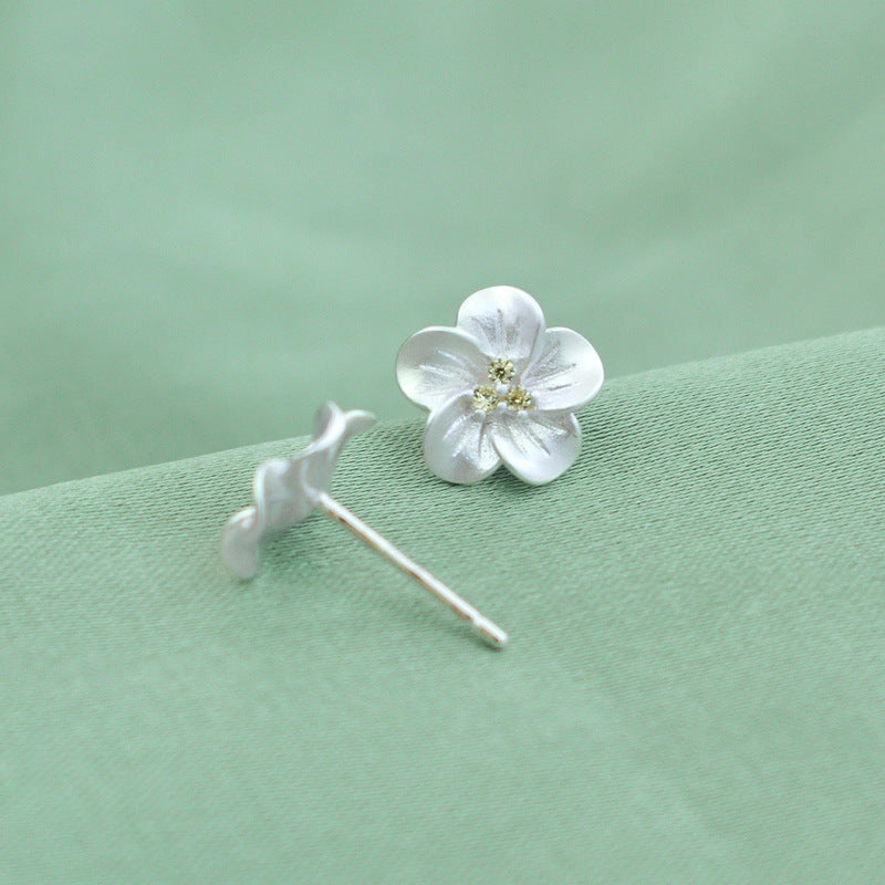 Luxyin S925 Sterling Silver Sparkling Flower Stud Earrings
