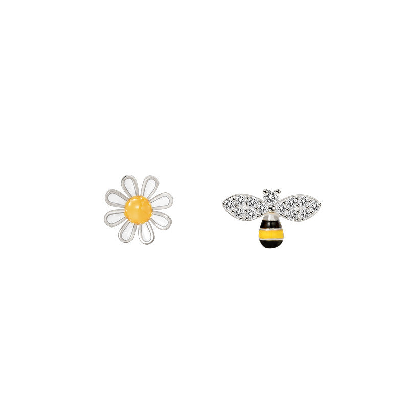 Luxyin 925 Sterling Silver Asymmetrical Bee Daisy CZ Stud Earrings