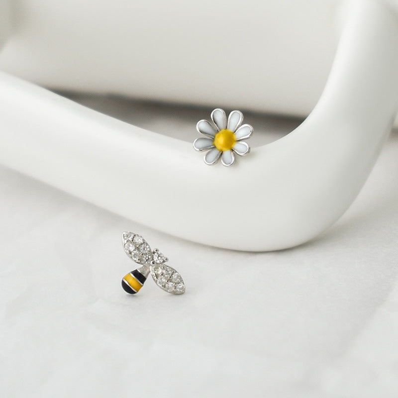 Luxyin 925 Sterling Silver Asymmetrical Bee Daisy CZ Stud Earrings