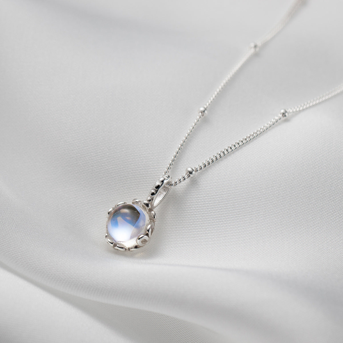 Luxyin Dainty Daisy Chain: Sterling Silver Flower Necklace