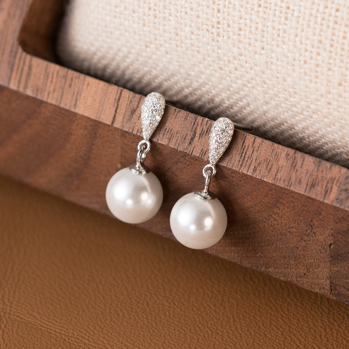 Luxyin S925 Silver Sparkling Teardrop Pearl Stud Earrings