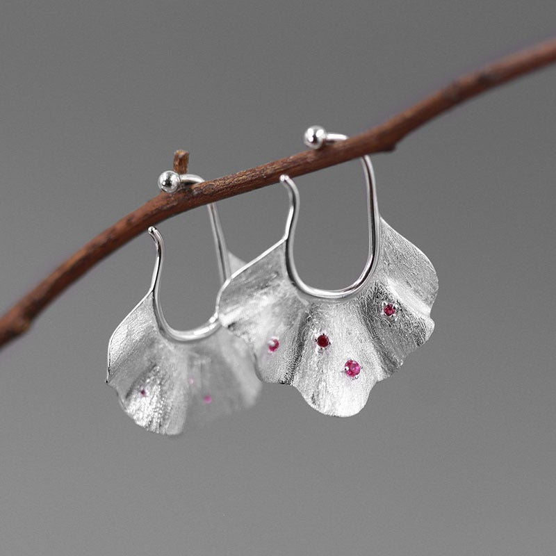 Luxyin Dazzling Silver Ripple Ear Cuff – No Piercing Needed!
