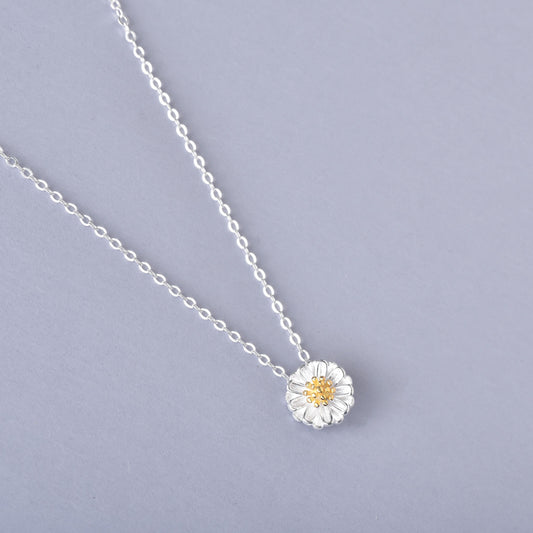 Luxyin Daisy Delight: 925 Silver Floral Necklace