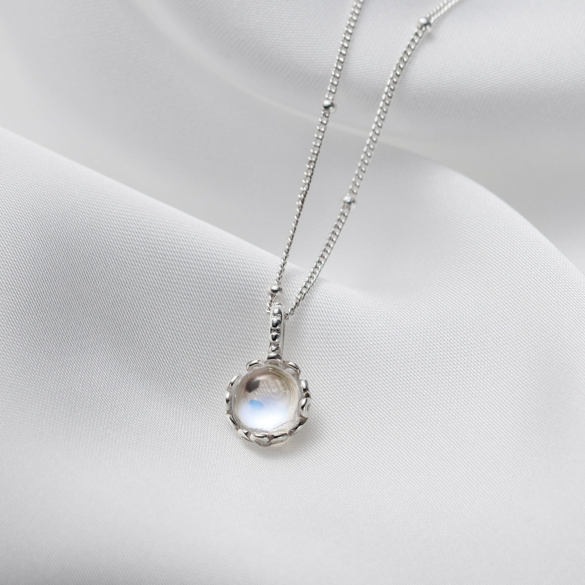 Luxyin Dainty Daisy Chain: Sterling Silver Flower Necklace