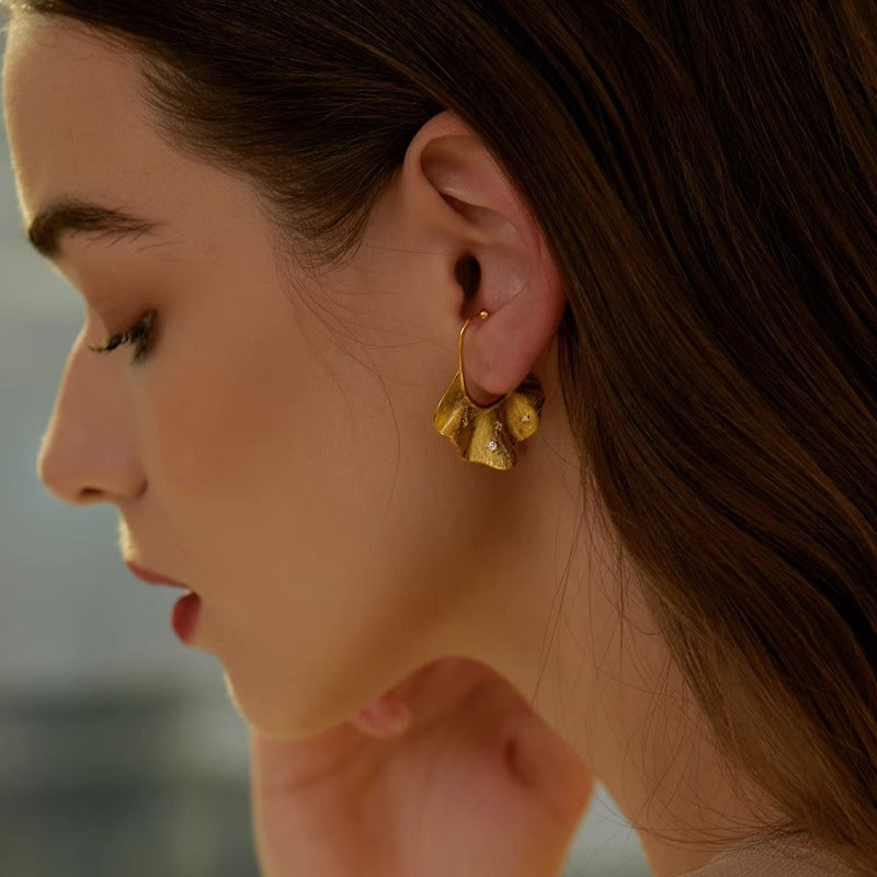 Luxyin Dazzling Silver Ripple Ear Cuff – No Piercing Needed!