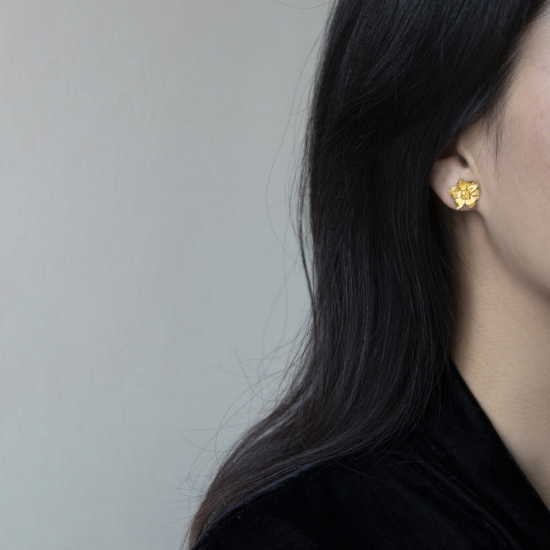 Luxyin Whispering Narcissus Silver Earrings: Elegant & Enchanting