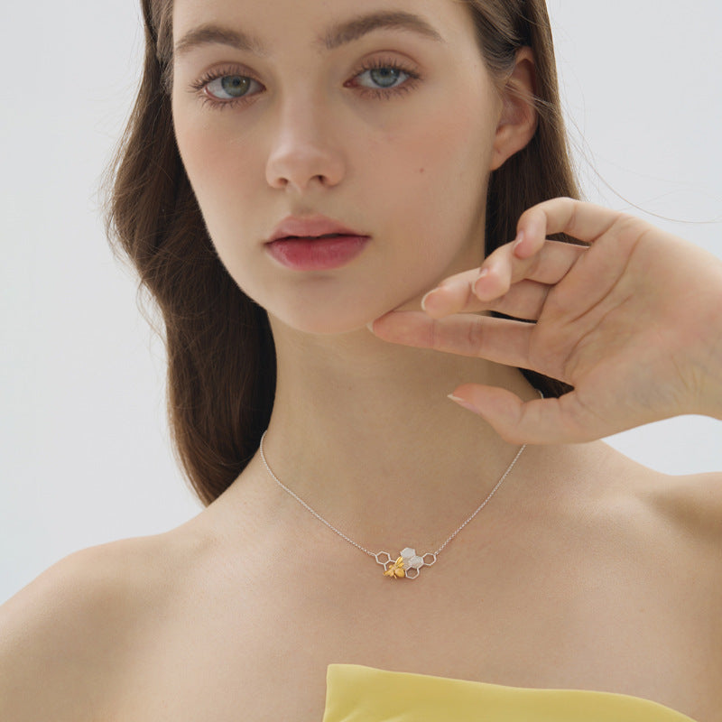 Luxyin Honeycomb Buzz: Sterling Silver Bee Pendant