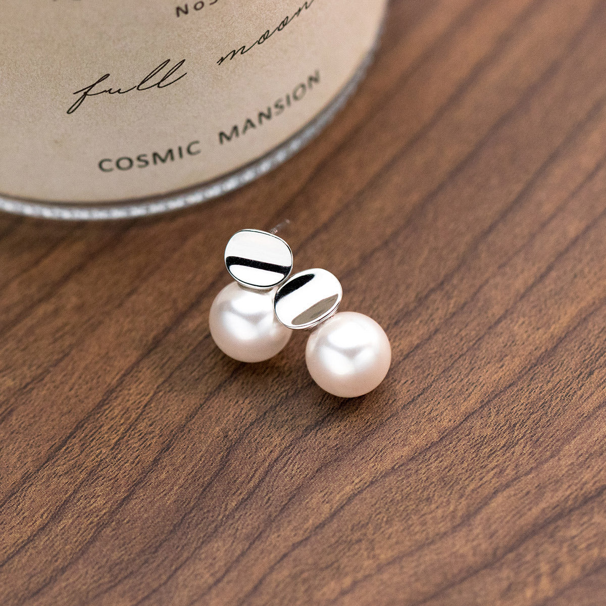 Luxyin S925 Sterling Silver Pearl Curve Stud Earrings