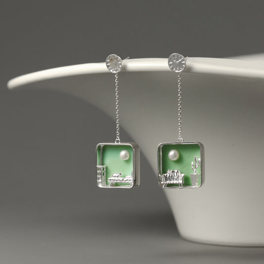 Luxyin Playful Cat Home Pearl Earrings