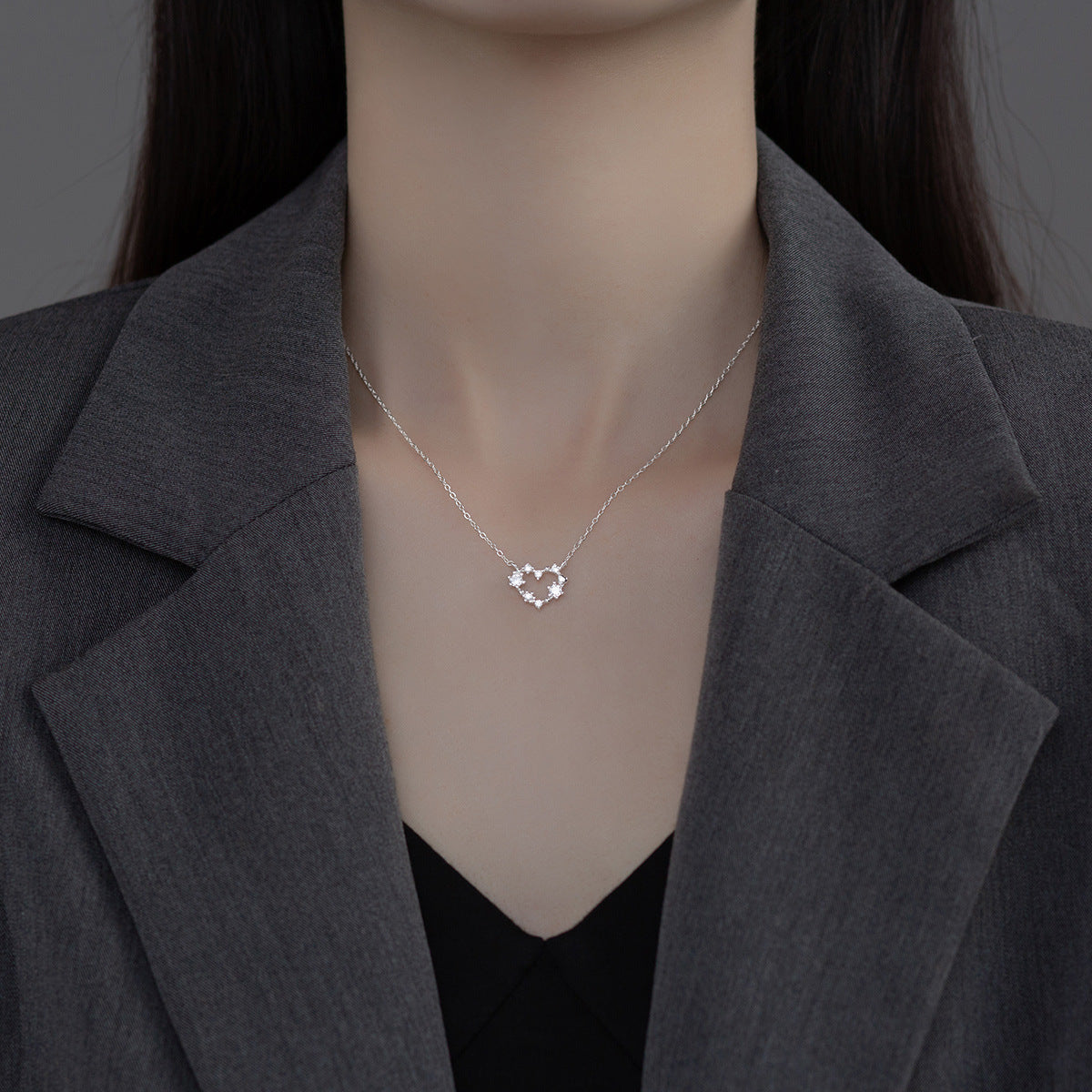 Luxyin S925 Sterling Silver Sparkling Heart Necklace