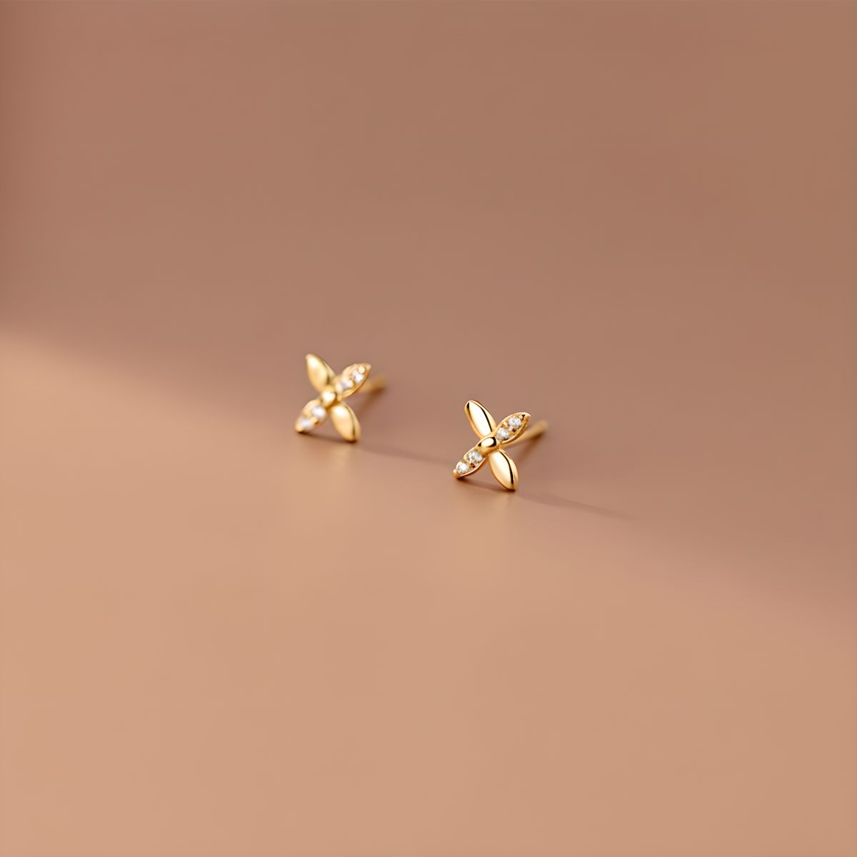 S925 Sterling Silver Four-Leaf Clover Stud Earrings with Zircon