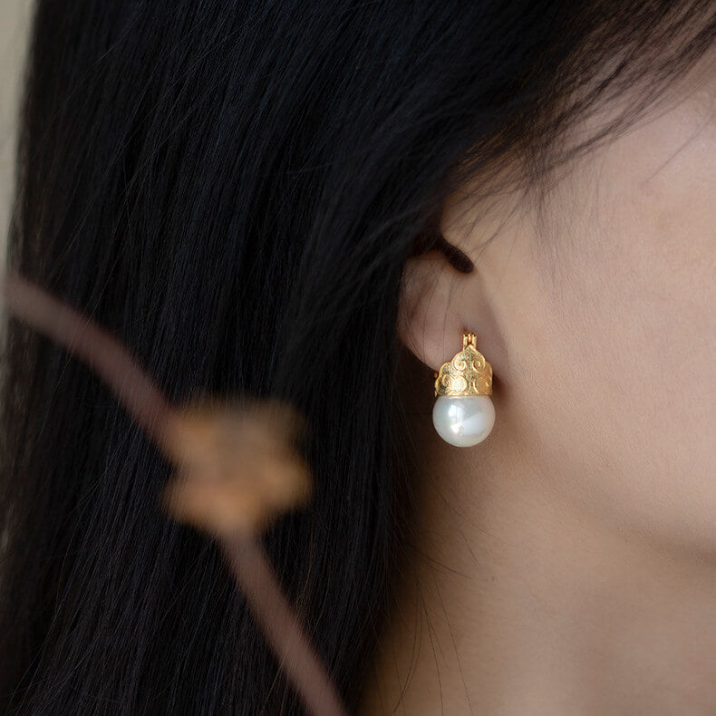 Vintage Clouding Pearl Leverback Earrings