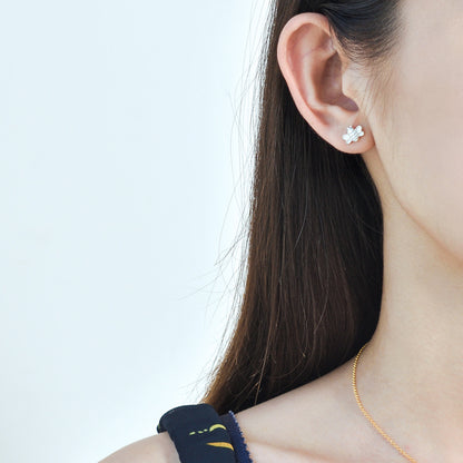 Luxyin Sterling Silver Bee Stud Earrings