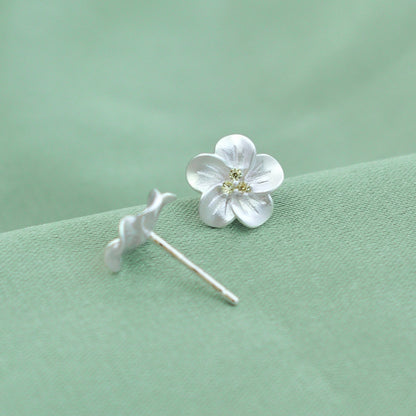 Luxyin S925 Sterling Silver Sparkling Flower Stud Earrings