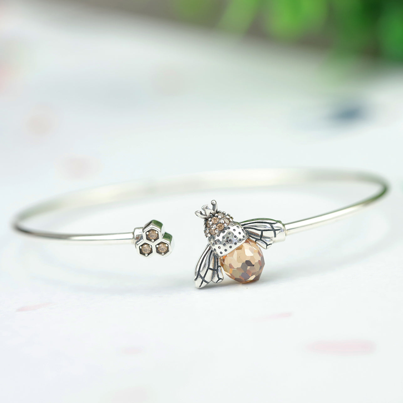 Lovely Bee Kiss Bangle