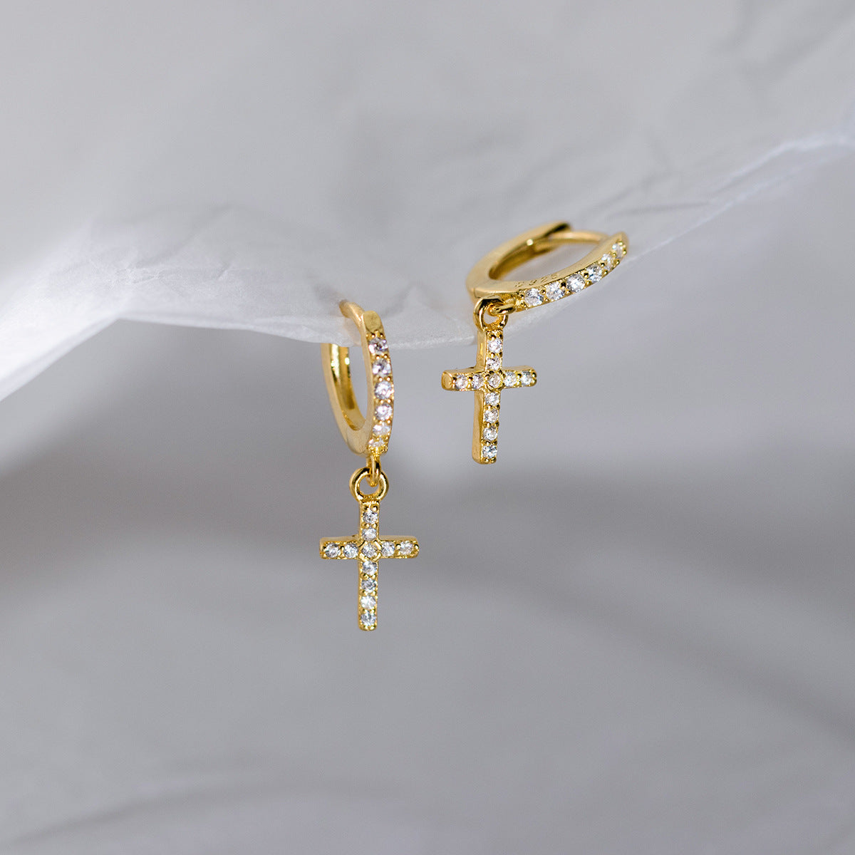 Luxyin Whimsical Cross Ear Cuff