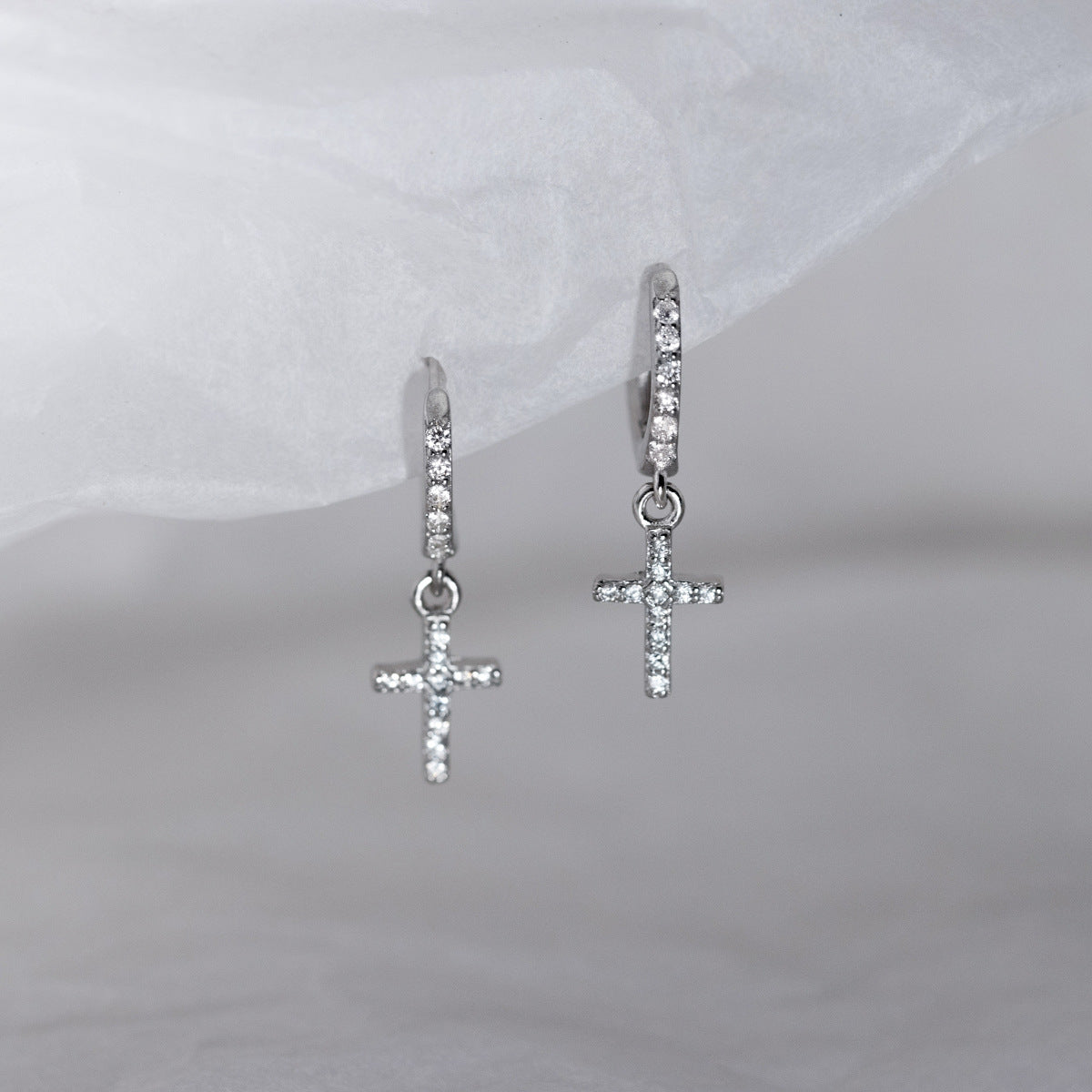 Luxyin Whimsical Cross Ear Cuff