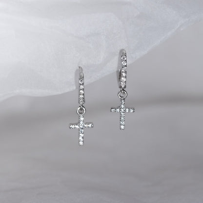 Luxyin Whimsical Cross Ear Cuff