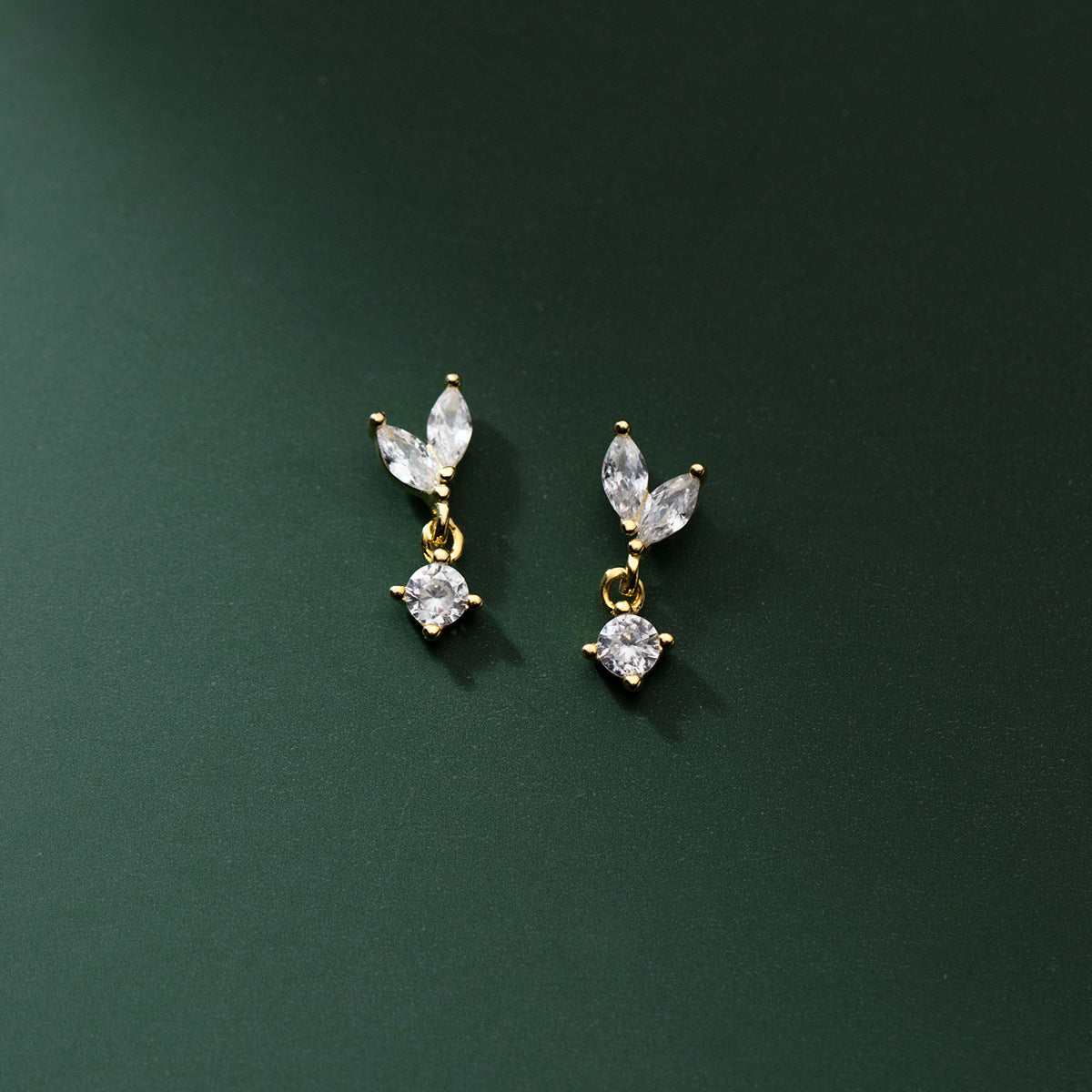 Luxyin S925 Silver Leaf Stud Earrings - Sparkly & Sweet 💎