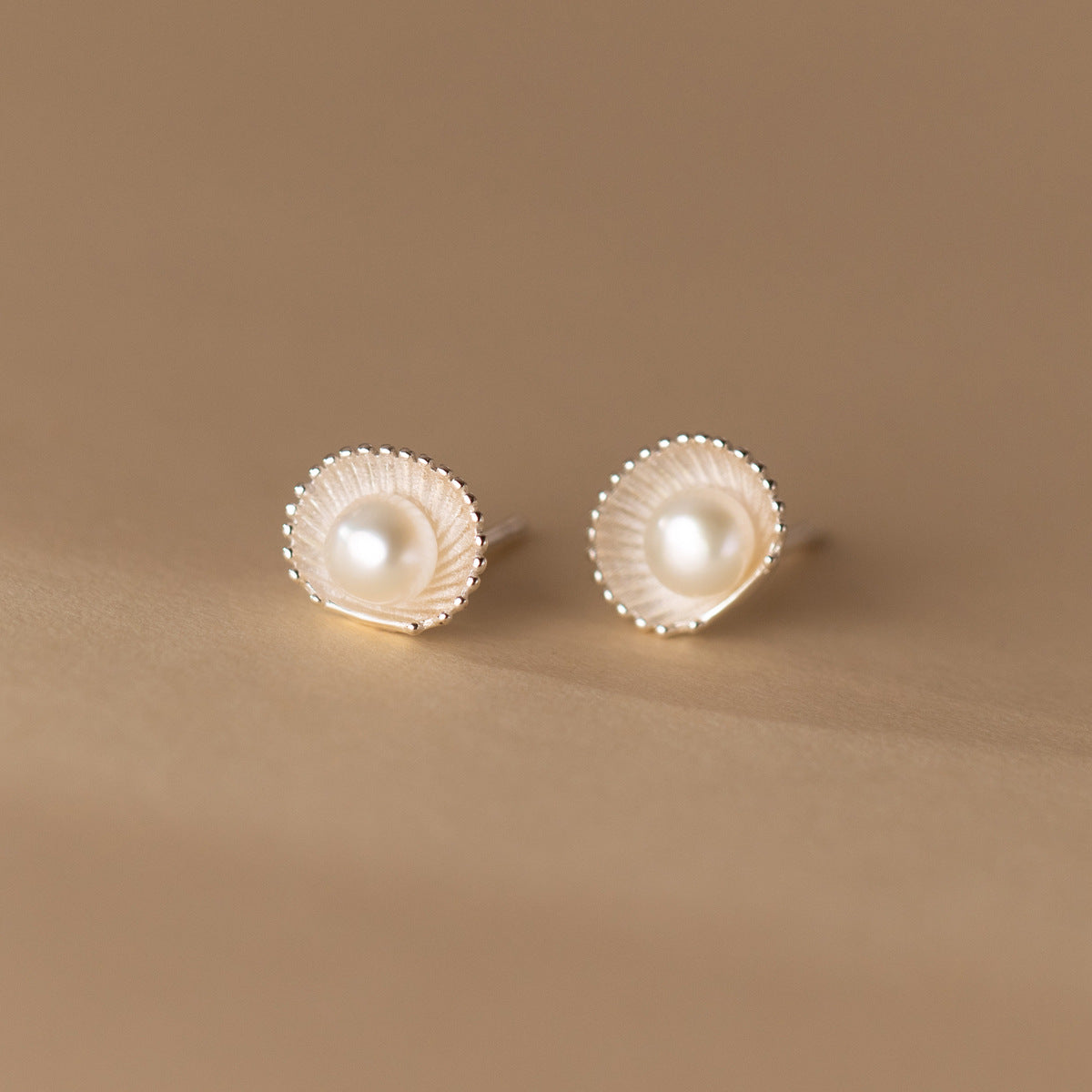 S925 Sterling Silver Pearl Shell Stud Earrings Vintage Design