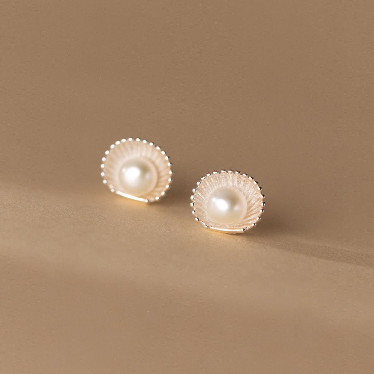 S925 Sterling Silver Pearl Shell Stud Earrings Vintage Design