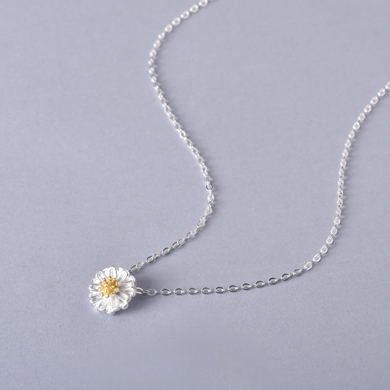 Luxyin Daisy Delight: 925 Silver Floral Necklace