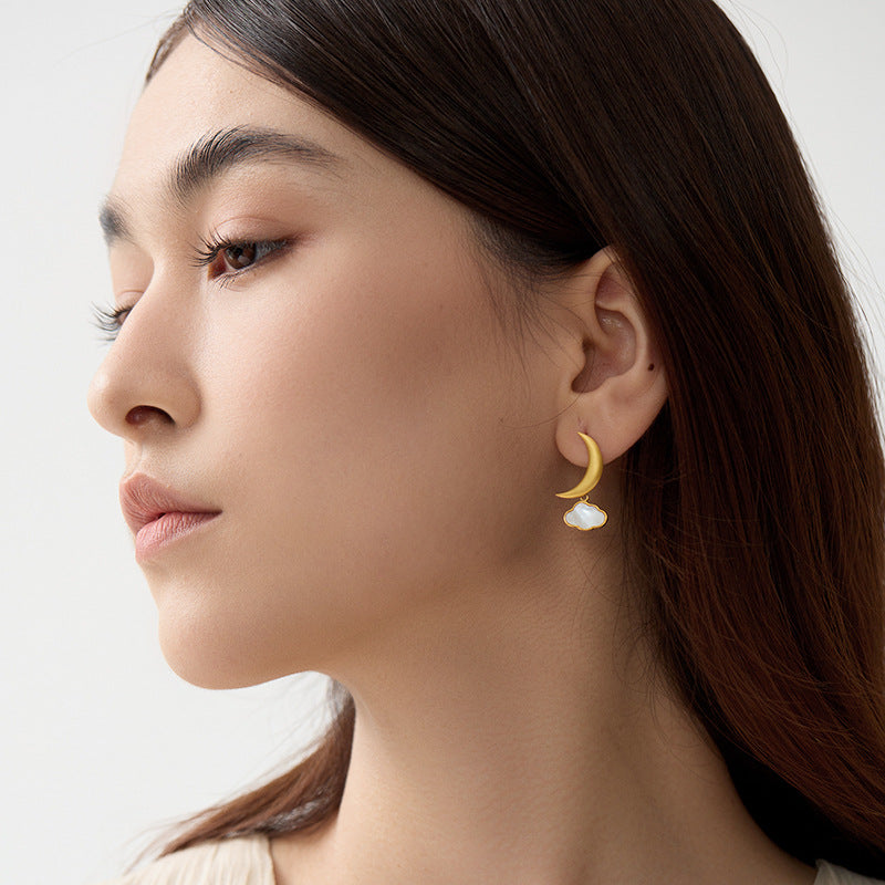 Luxyin Moonlit Whispers: Sterling Silver Crescent Studs