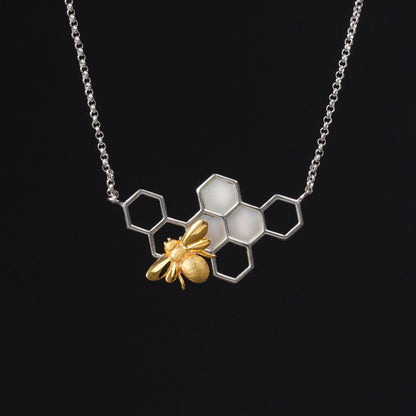Luxyin Honeycomb Buzz: Sterling Silver Bee Pendant