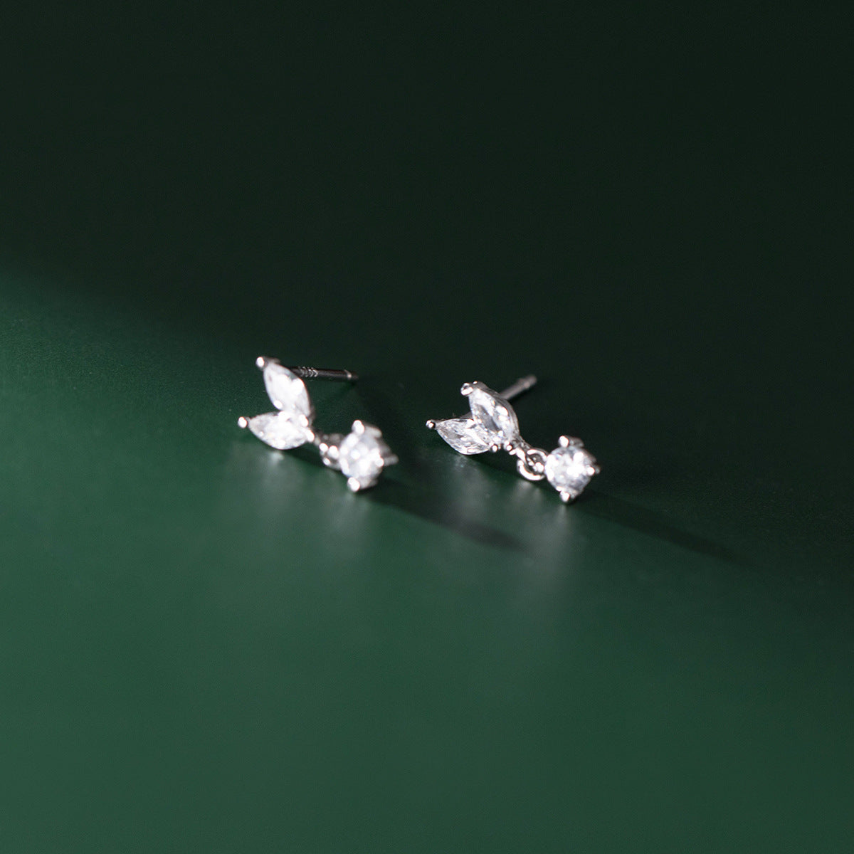 Luxyin S925 Silver Leaf Stud Earrings - Sparkly & Sweet 💎