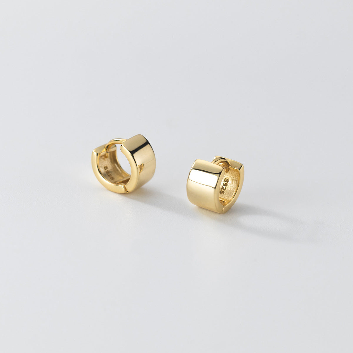 Luxyin Sterling Silver Circle Ear Cuff: Effortless Elegance ✨