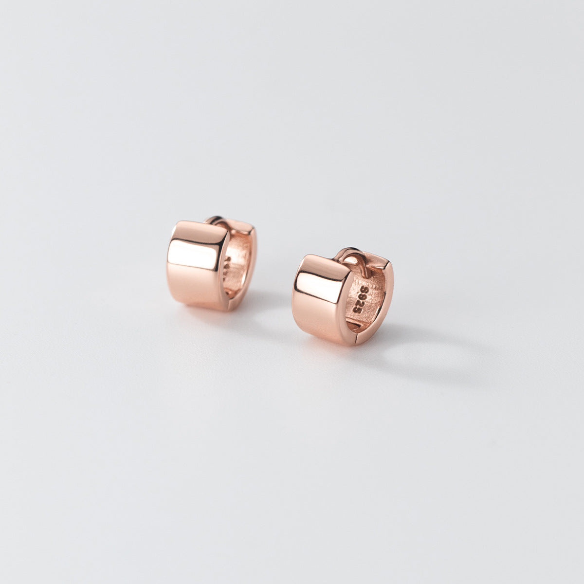 Luxyin Sterling Silver Circle Ear Cuff: Effortless Elegance ✨