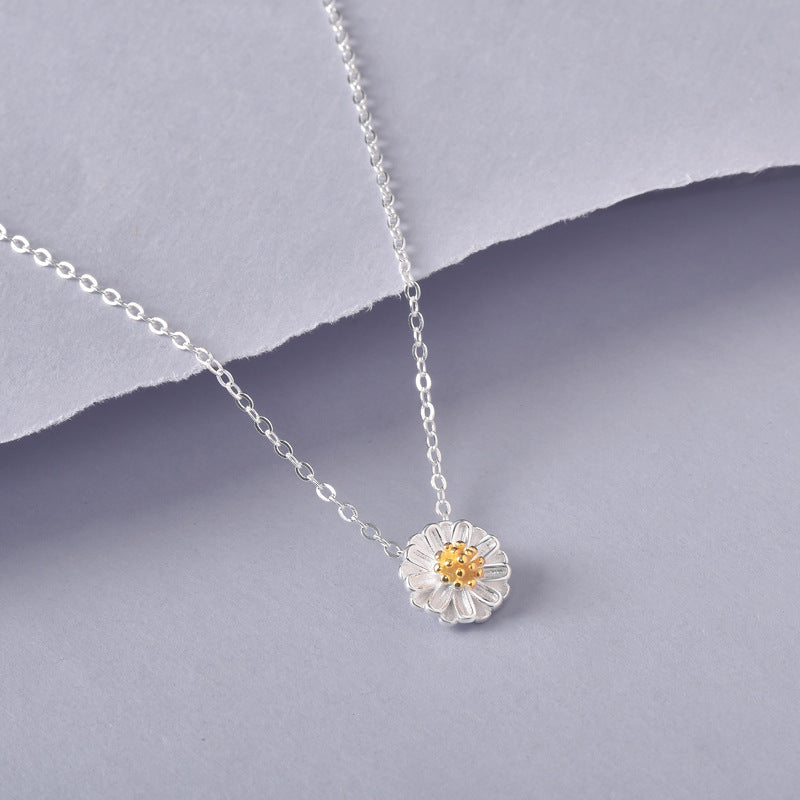 Luxyin Daisy Delight: 925 Silver Floral Necklace