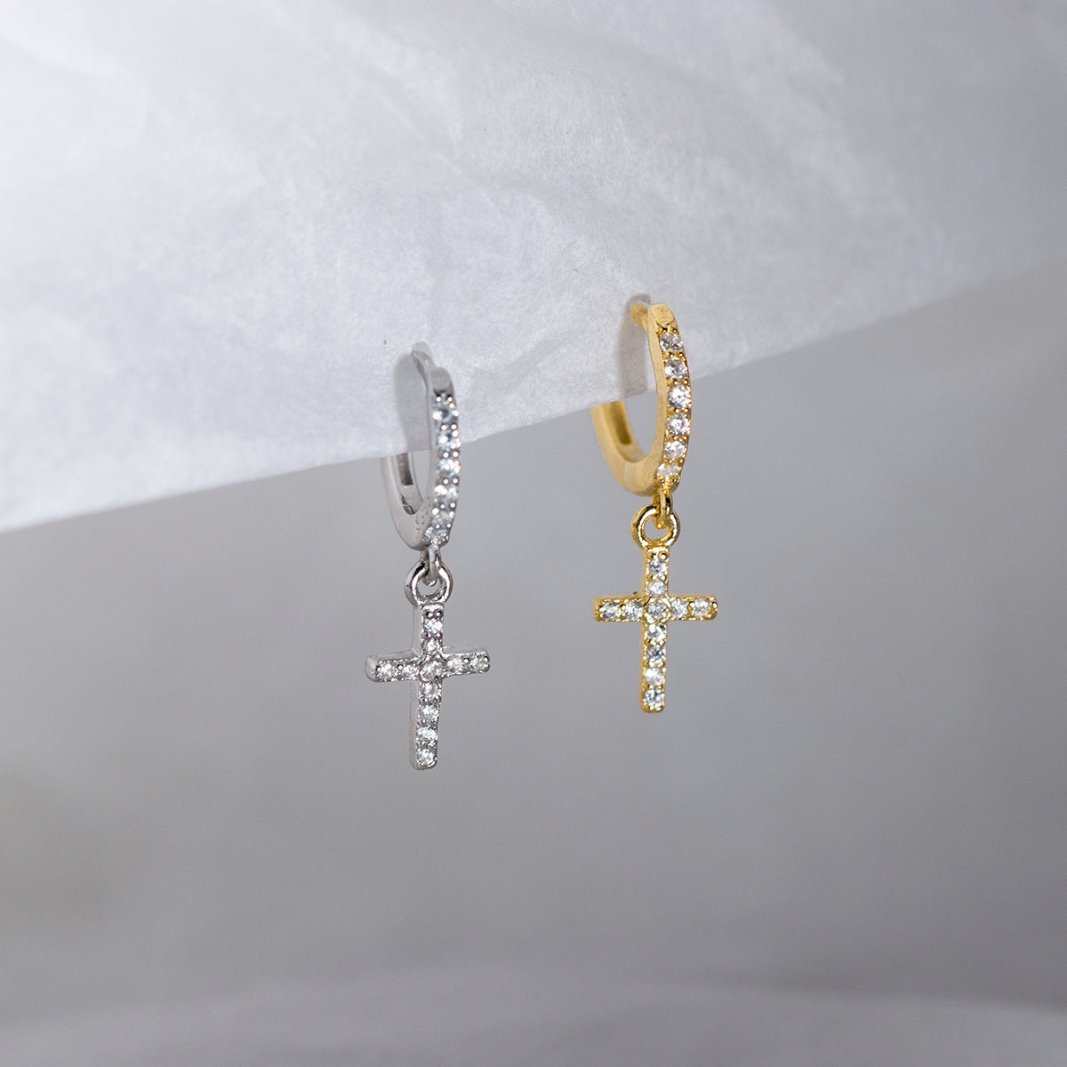 Luxyin Whimsical Cross Ear Cuff