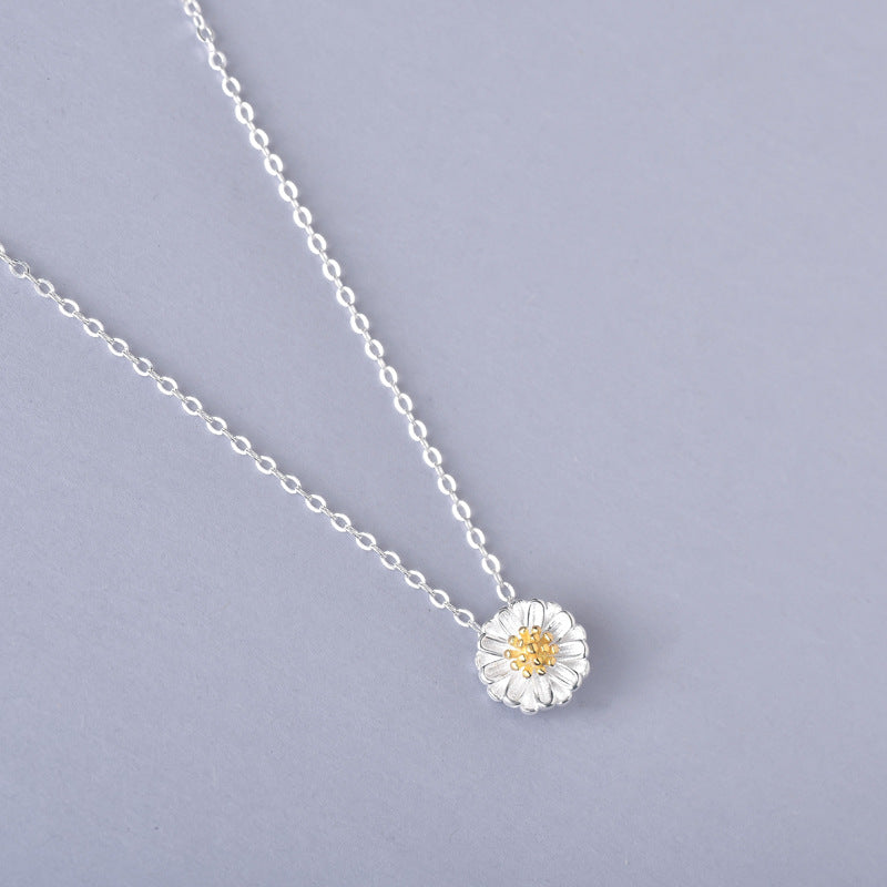Luxyin Daisy Delight: 925 Silver Floral Necklace