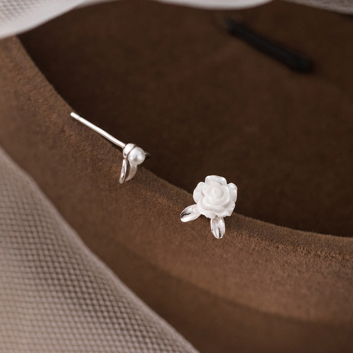 Luxyin S925 Sterling Silver Rosebud Stud Earrings