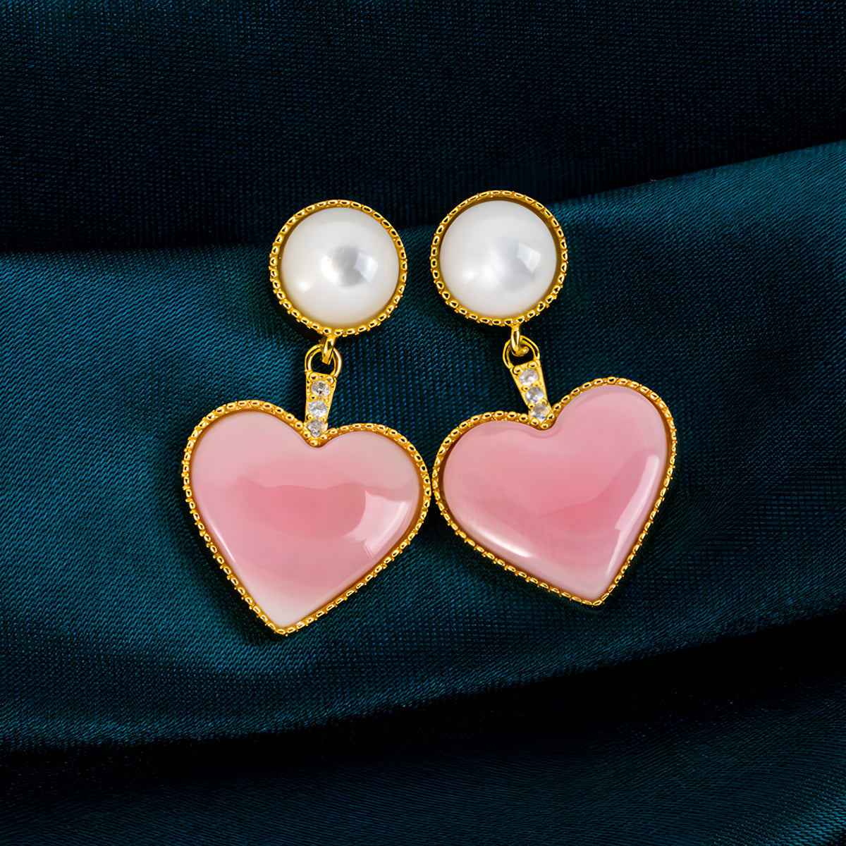 Heart-Shaped Queen Shell Pearl Stud Earrings