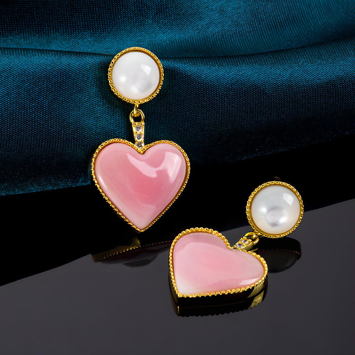Heart-Shaped Queen Shell Pearl Stud Earrings