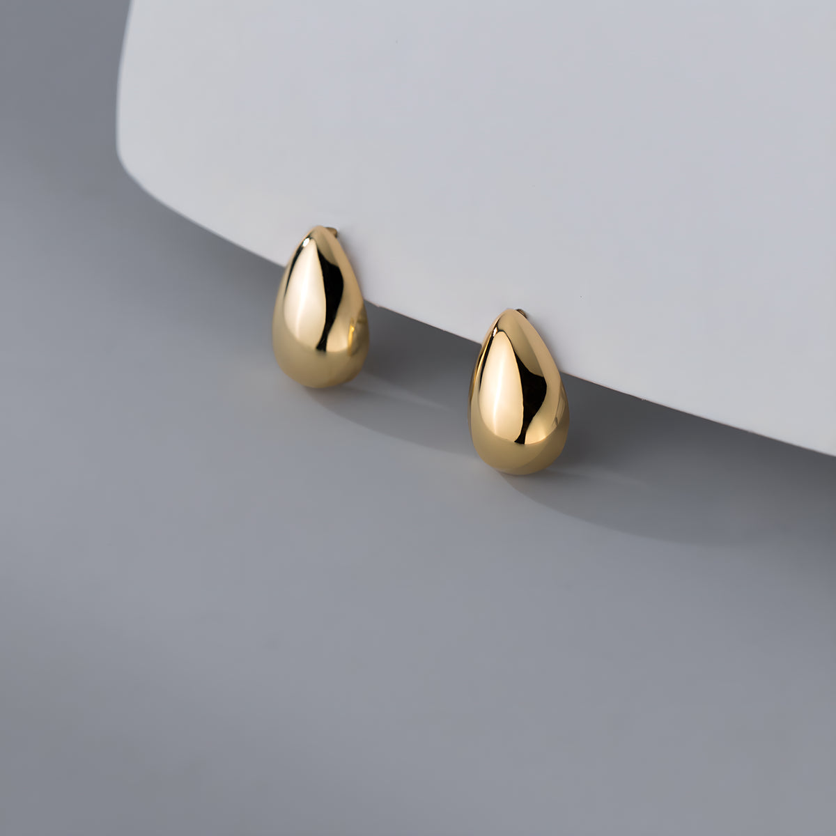 Minimalist Teardrop Stud Earrings in S925 Sterling Silver