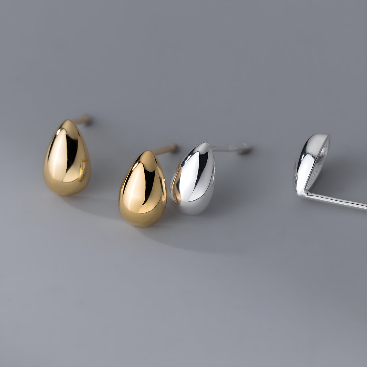 Minimalist Teardrop Stud Earrings in S925 Sterling Silver