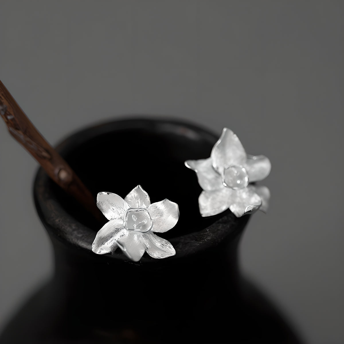 Sterling Silver 3D Daffodil Flower Earrings Elegant New Chinese Style