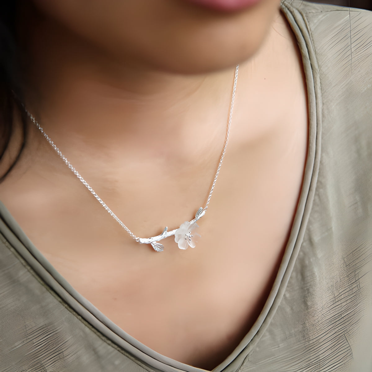 Floral Mountain Lily White Crystal S925 Sterling Silver Romantic Literary Style Necklace