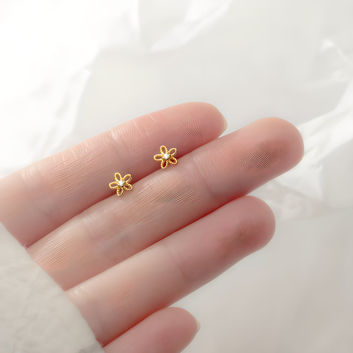 S925 Sterling Silver Floral Hollow Stud Earrings with Single Zircon