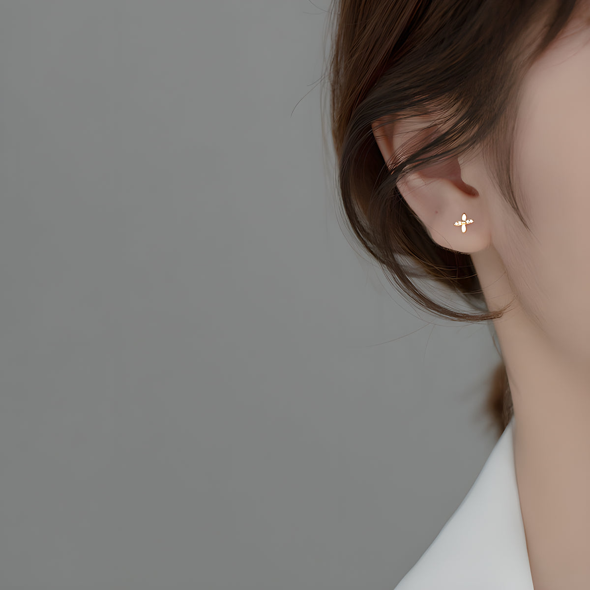 S925 Sterling Silver Four-Leaf Clover Stud Earrings with Zircon